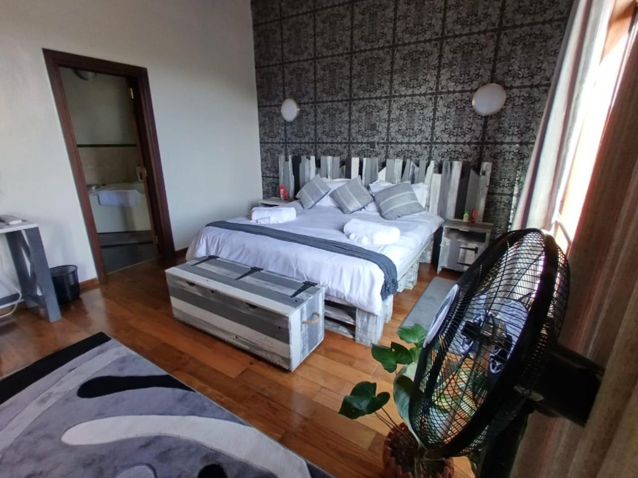Florances Rest House Найроби Экстерьер фото