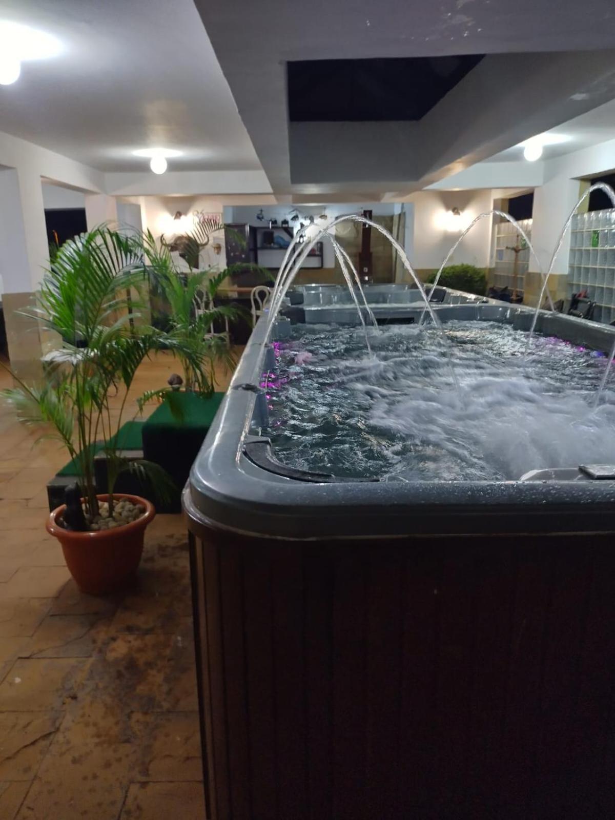 Florances Rest House Найроби Экстерьер фото