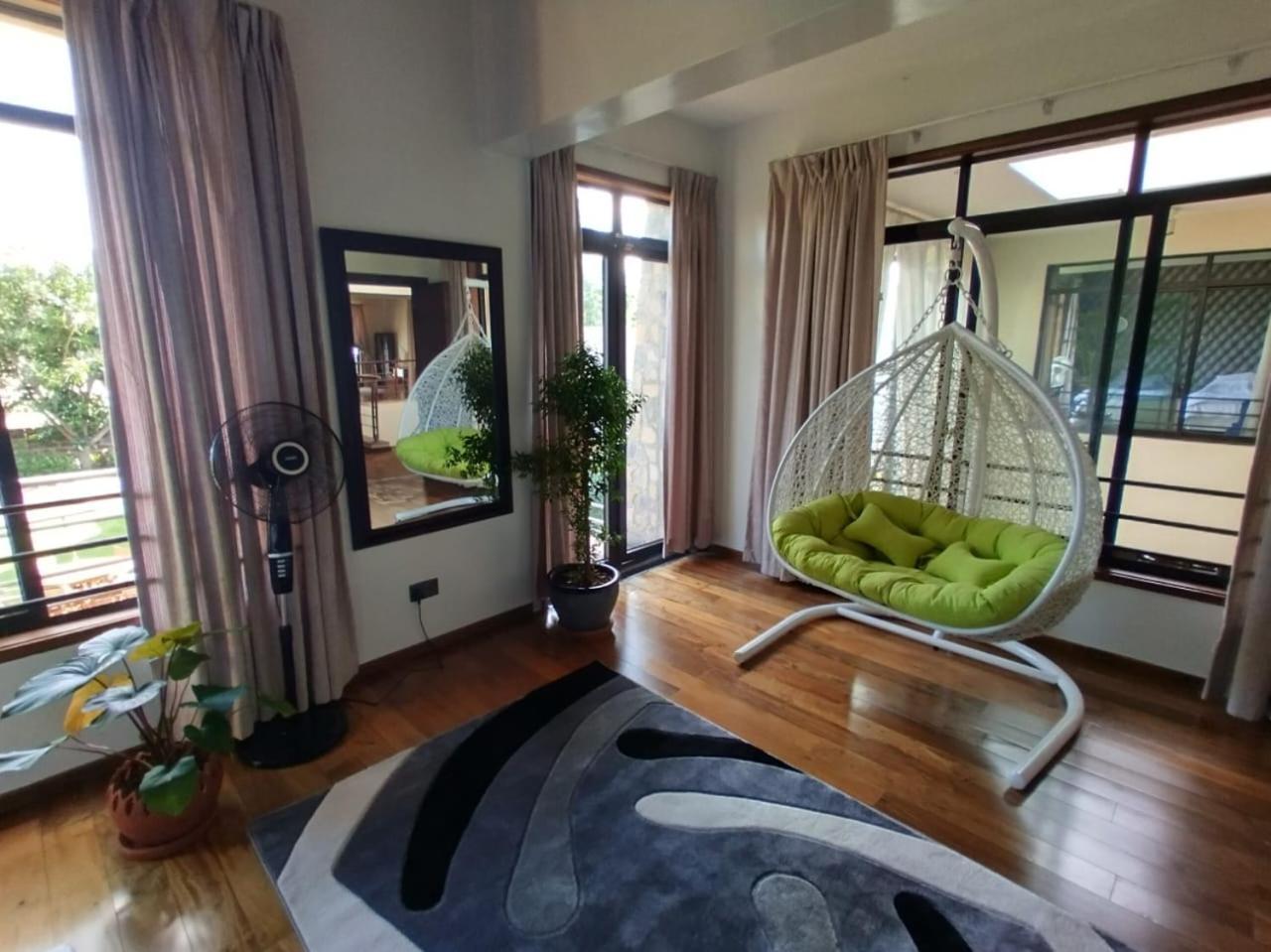 Florances Rest House Найроби Экстерьер фото